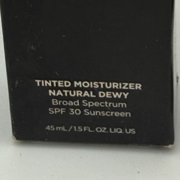 Laura Mercier Tinted Moisturizer Natural Dewy 4C Hazel 1.5 Fl Oz/45ml - Picture 6 of 8
